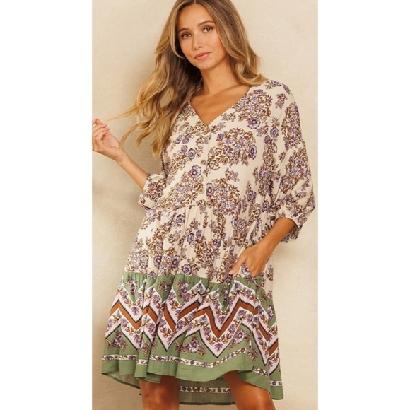 Boho Cream/purple floral v-neck quarter sleeve tiered shift dress with pockets - Picture 5 of 10
